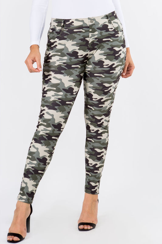 Plus Size Women's Camouflage 5-Pocket Cotton Blend Jeggings - Yelete