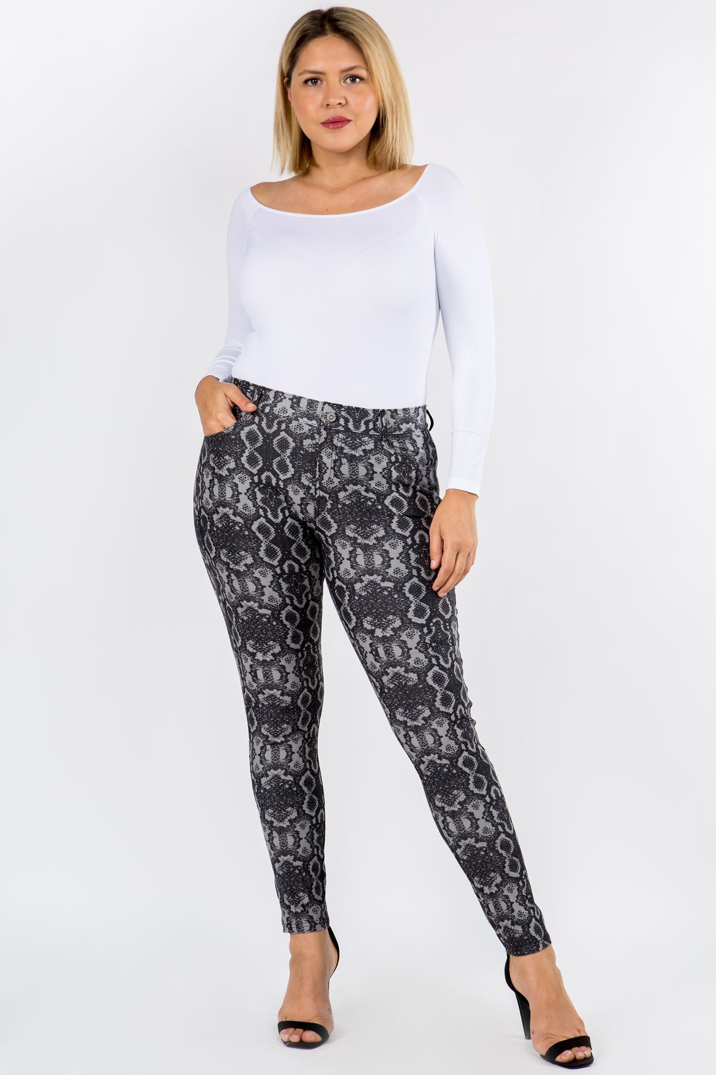 Plus Size Women's Snakeskin Print 5-Pocket Jeggings