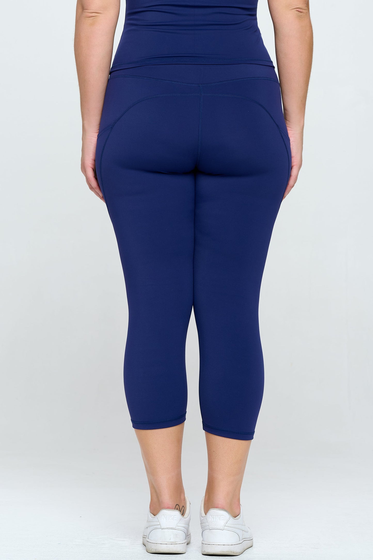 Women's Buttery Soft Activewear Capri Leggings with Pockets